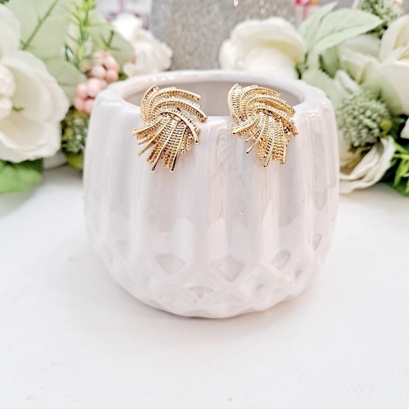💖 2/$30 Womens earrings gold dainty statement elegant small stud wedding event - Picture 8 of 16